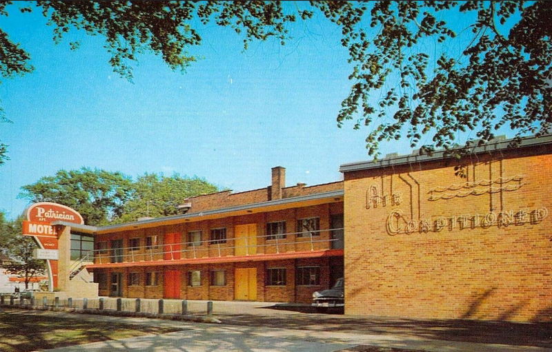 Patrician Motel - Old Postcard